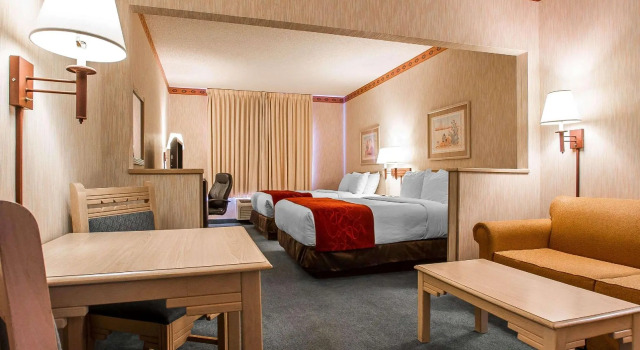 Четырёхместный люкс Comfort Suites Peoria Sports Complex