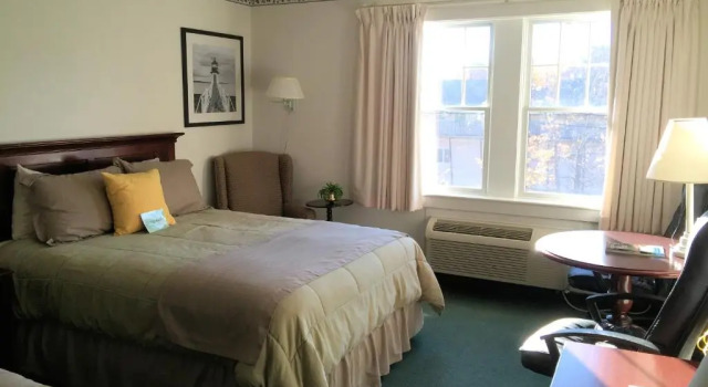Четырёхместный номер Standard Camden Riverhouse Hotel and Inn
