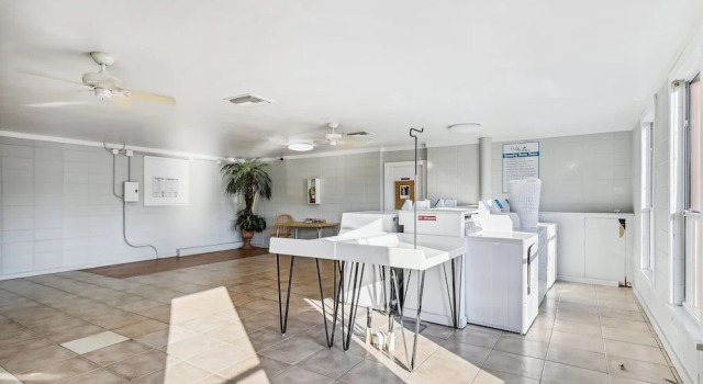 Gulf Terrace 160 - Pet-friendly First Floor Condo in Center of Destin 2 Bedroom Condo by Redawning, Rezerwuj Hotel Hotele w Emerald Coast z parkingiem, Parking