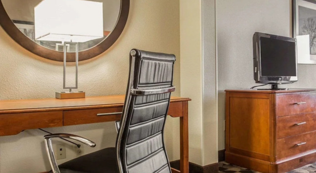 Четырёхместный люкс Premium Comfort Suites Columbia at Harbison