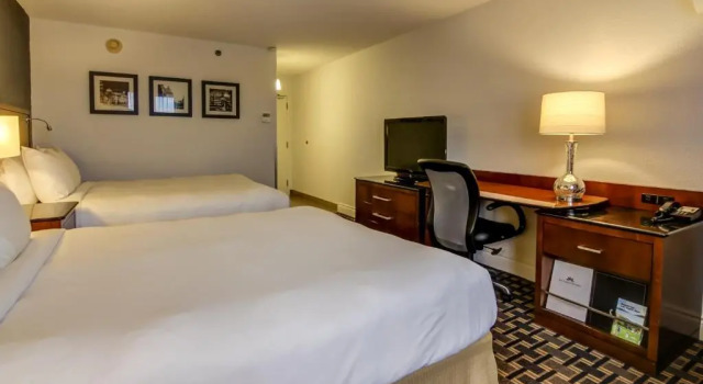 Четырёхместный номер Standard La Saguenéenne - Hôtel et Centre de Congrès