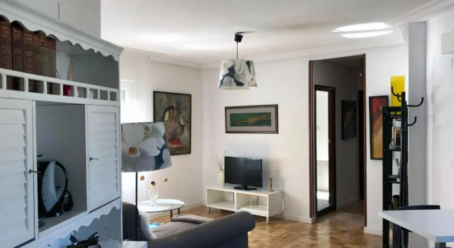 Maravillosa vivienda uso turistico con Parking VUT 921 AS, Забронировать Отель Овьедо Астурия, рядом с Статуя Вуди Аллена