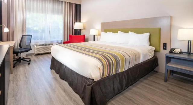 Люкс Country Inn & Suites by Radisson, Rocky Mount, NC
