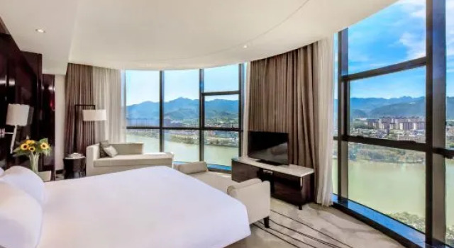 Люкс с видом на озеро Tian Yuan Mingdu Hotel