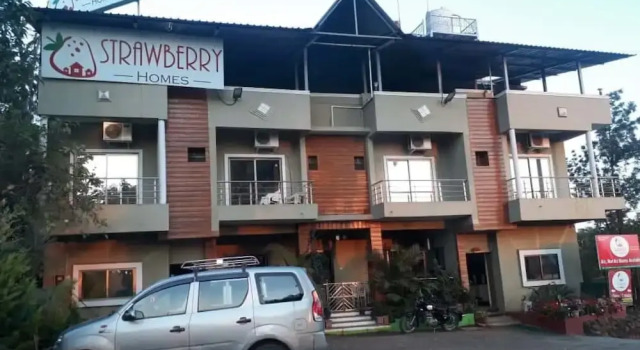 OYO 10236 Strawberry Homes