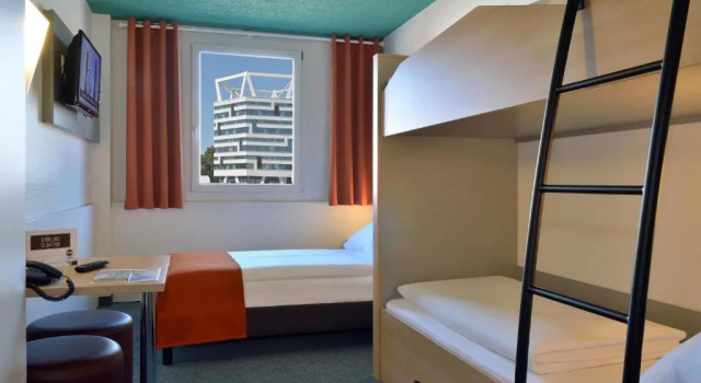 Семейный номер Standard B&B Hotel Freiburg-Nord