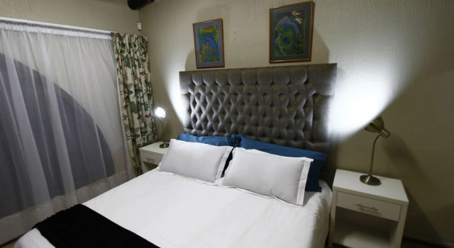 The Plot, Boek Hotel Midrand 