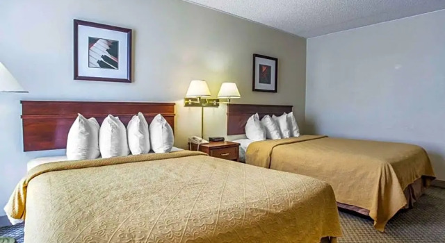 Шестиместный номер Standard Quality Inn & Suites Everett