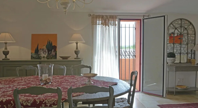 Spectacular Villa in Viols-en-laval With Swimming Pool, Rezerwuj Willa Domki letniskowe w Viols-en-Laval, Domek