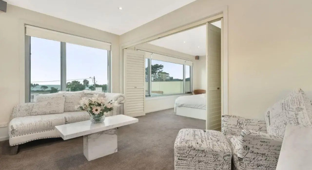 Bliss on the Bay Full House, Book Hotel Melbourne 