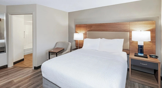 Двухместный люкс Candlewood Suites - Topeka West by IHG