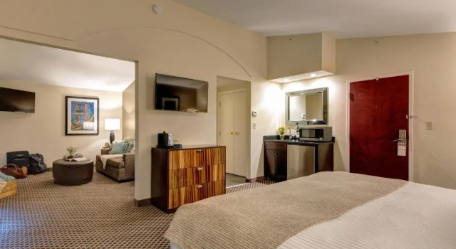Люкс Superior Garrison Hotel & Suites Dover-Portsmouth, an Ascend Collection Hotel