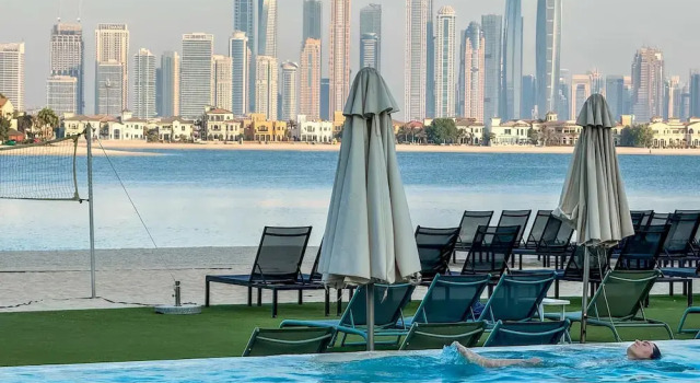 Апартаменты Luxury с балконом и рядом с пляжем Sea & Garden View Apartments - The 8