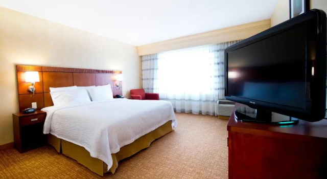 Люкс Courtyard by Marriott Mississauga-Airport Corporate Centre West