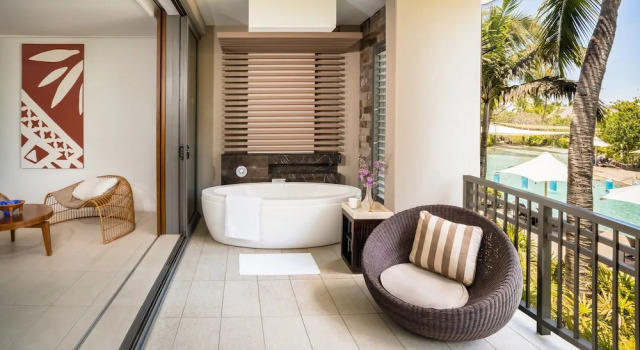Двухместный номер с балконом и с видом на бассейн InterContinental Fiji Golf Resort & Spa by IHG
