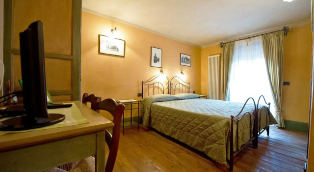 La Maison Des Vignerons Chambres DHotes B&B, Забронировать Отель «постель и завтрак» Доннас 