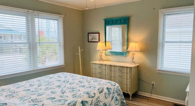 Beach Time 5 Bedroom Home by RedAwning