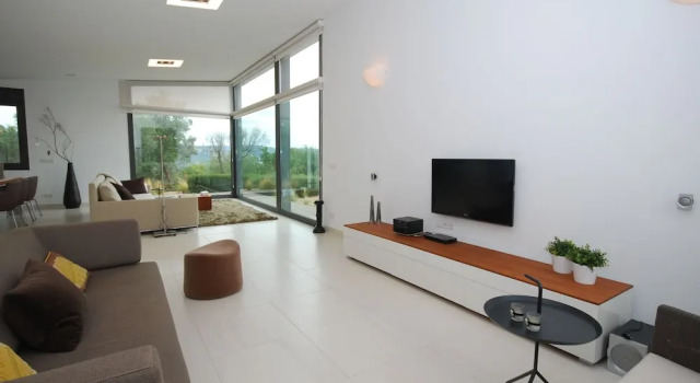 Gorgeous Villa in Santa Cristina D'aro With Pool