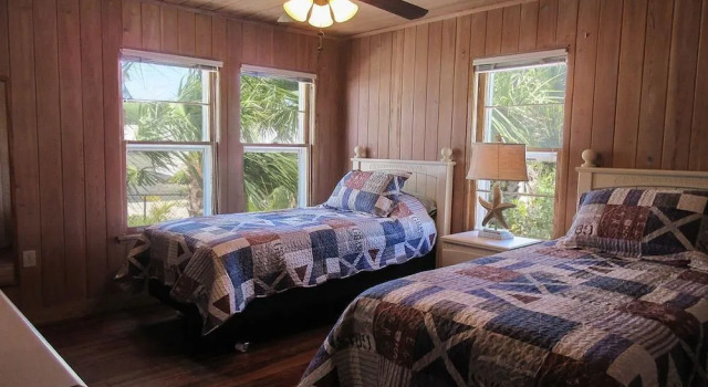 Mid-island Beach House 2 Bedrooms 2 Bathrooms Home