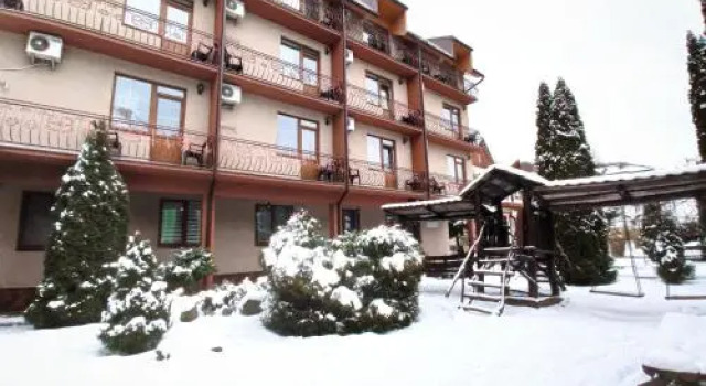 Slavutych Zakarpattya, Rezerwuj Hotel Polyana 