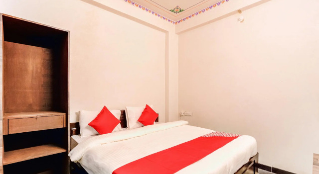OYO Flagship 77120 Hotel Achrol Haveli Sukher, Забронировать Отель Отели штата Раджастхана с парковкой, Парковка