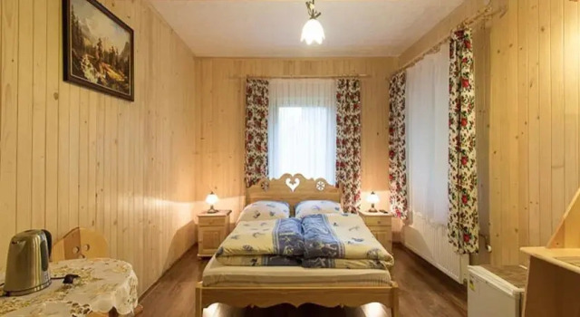 Wesoła Chatka - Krupówki 37a, Book Pension Zakopane 