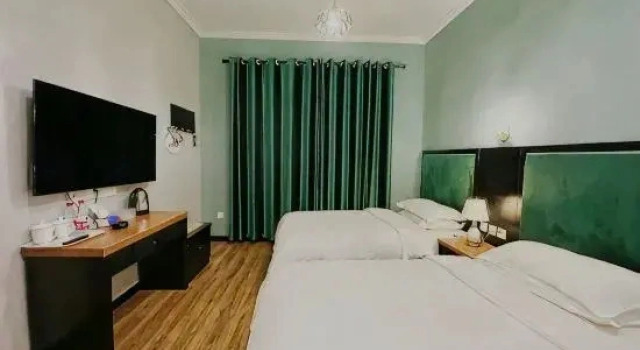 Люкс Deluxe Xingyi Yunshang Garden Homestay (Wanfenglin Xiangchou Market)