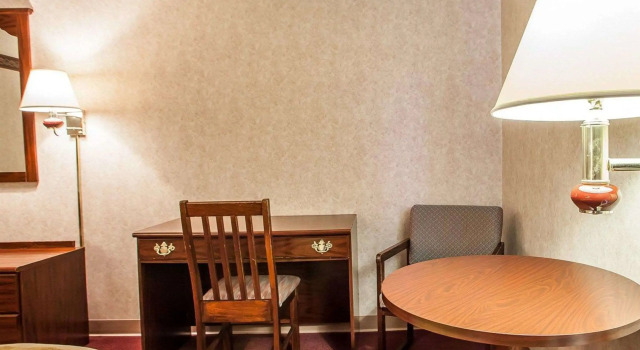 Quality Inn Midway, Rezerwuj Hotel Bethel Pensylwania