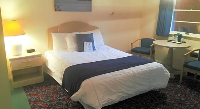 Номер Comfort Cedar Motor Inn