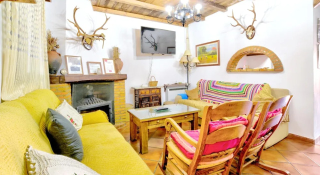 House With 5 Bedrooms in Puebla de Don Rodrigo, With Wonderful Mountain View and Furnished Terrace, Buchen Sie Hotel Puebla de Don Rodrigo 