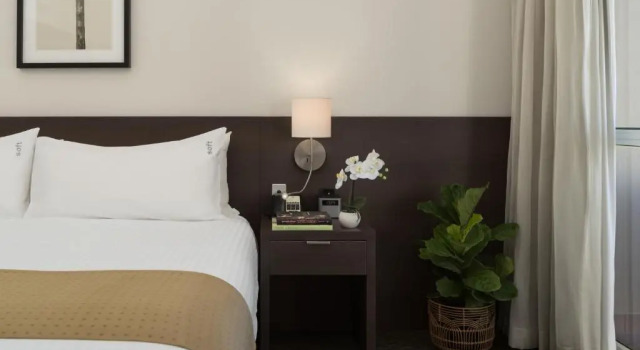 Двухместный номер Premium seafront Cairns Harbourside Hotel