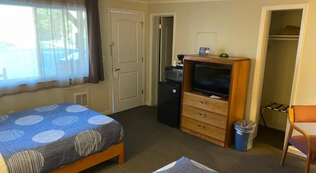 Четырёхместный номер Standard A Holiday Motel - Maggie Valley