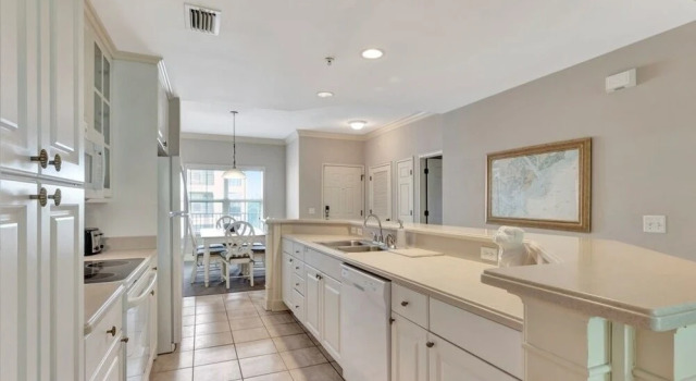 Номер Standard Shorenugh - Bright Villa with Rooftop Pool Next to Coligny Plaza
