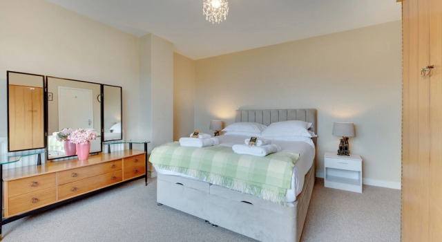 Week2Week The Broadway - 3 Bed Coastal Property, Rezervasyon Tatil Evi Merseyside villalar, Villa