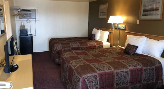 Четырёхместный номер Standard Scottish Inn Winnemucca