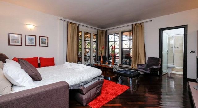 Люкс с балконом и с видом на город Amazing Penthouse by Caracalla