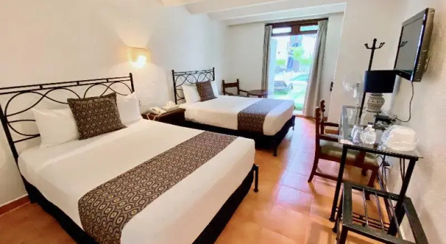 Трёхместный номер Executive с балконом Best Western San Pedro Puebla