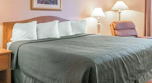 Шестиместный люкс Quality Inn & Suites Monroe