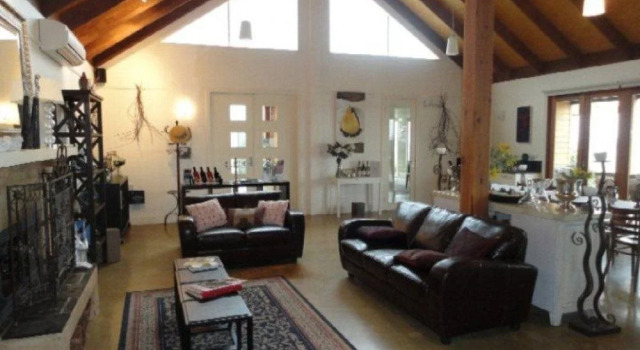Outlook Hill Vineyard Cottages