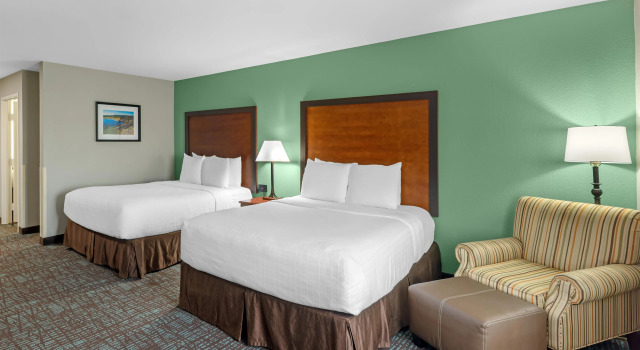 Четырёхместный номер Standard Best Western Plus Georgetown Inn & Suites