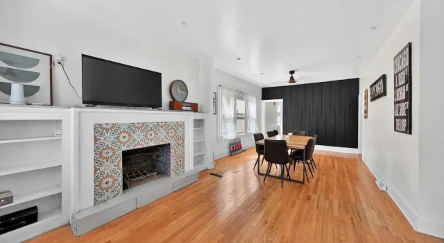 Chicago Getaway With Pool Table & Modern Comfort 3 Bedroom Home, Đặt Nhà nghỉ dưỡng Chicago Chicago