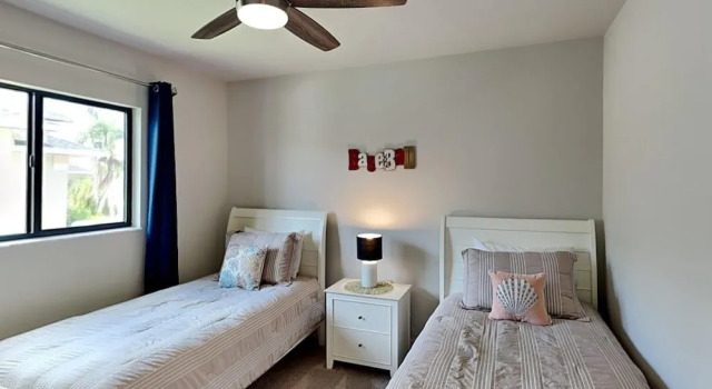 CoralVilla Calm Waters - pool & spa, cozy, on water, BBQ grill, Забронировать Отель Отели Кейп-Корал 4 звезды, 4*