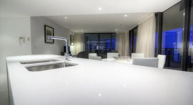 Апартаменты Deluxe с 2 комнатами с балконом и с видом на океан Oracle Boulevard - Private Apartments