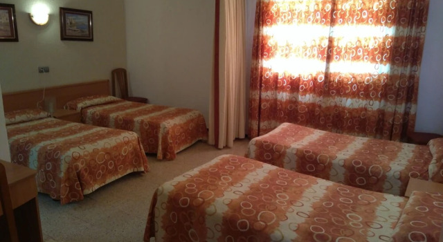 Hostal Santa Clara, Забронировать Отель Торроэлья-де-Монгри Baix Empordà