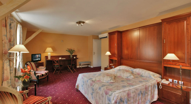 Hotel Le Renoir, Prenota Hotel Sarlat-la-Canéda Dodogne Valley