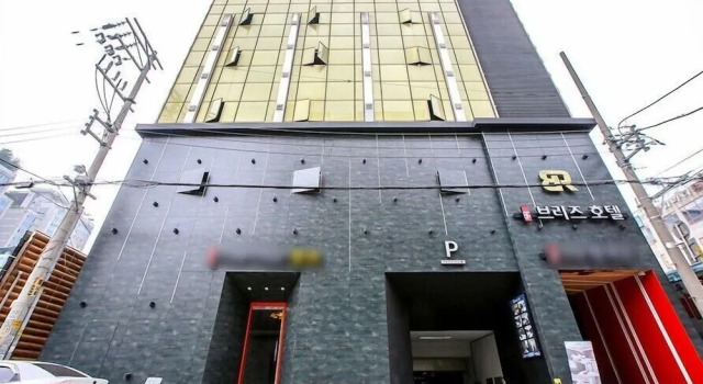 Breeze Hotel