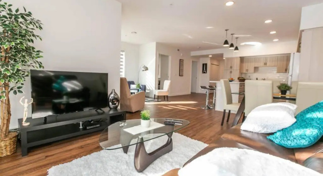 Spacious 2bedroom FREE parking king bed close to DT, Buchen Sie Hotel Edmonton Nationalpark Cát Tiên