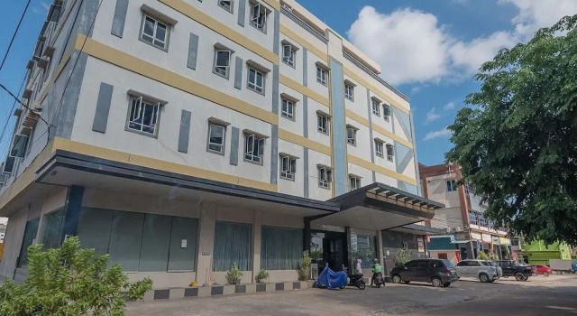 RedDoorz Premium near Harbour Bay Mall Batam 2