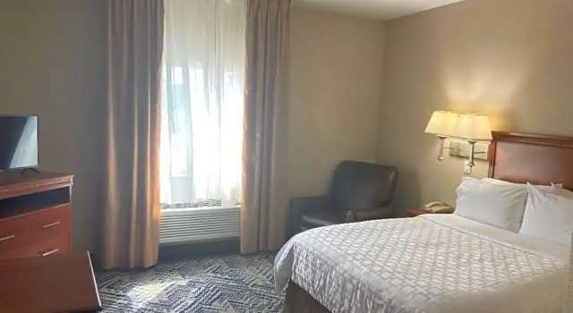 Люкс Standard Candlewood Suites La Porte by IHG