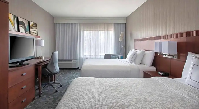 Четырёхместный номер Deluxe Courtyard Boston Stoughton